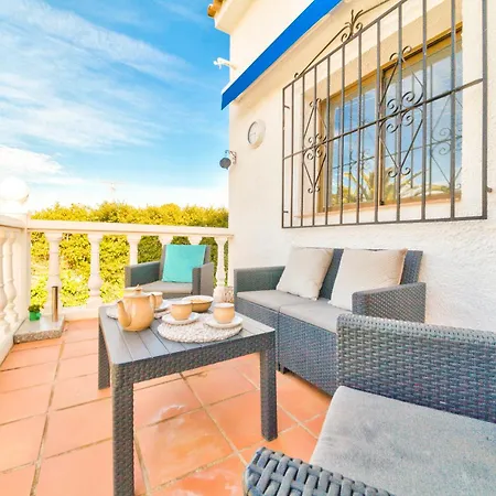 Great Close To Bars, Restaurants And